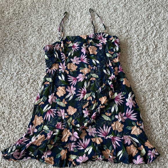 LULU’S MINI DRESS - Picture 1 of 4